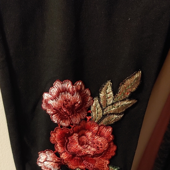 NWT RUE 21 BLACK PANTS WITH ROSE - Picture 5 of 8